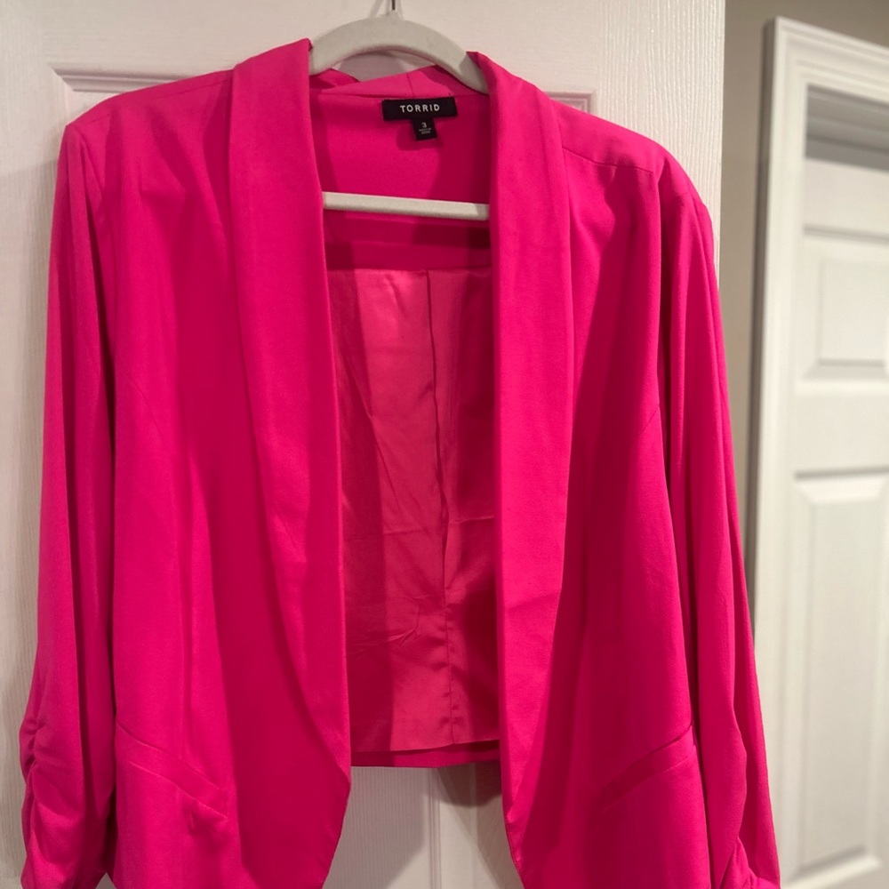 Torrid Women's Bright Pink Cropped Blazer